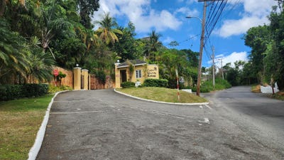 /international/jm/13-old-stony-hill-rd-kingston-9-st-andrew-parish-310108622134/