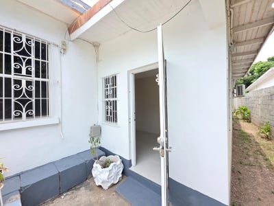 /international/jm/40-a-upper-waterloo-road-unit-1-kingston-10-st-andrew-parish-310100913028/?lang=de