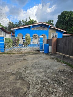 /international/jm/6-hibiscus-close-kingston-6-st-andrew-parish-310107363277/