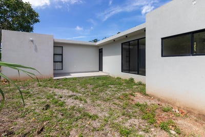 /international/jm/1-silvera-cls-lot3-coopers-kingston-19-st-andrew-parish-310107677777/