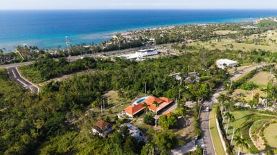 /international/jm/31-pimento-way-spring-farms-montego-bay-st-james-parish-310108433300/
