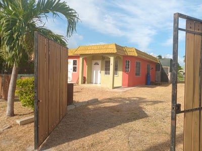 /international/jm/54-wedgewood-gardens-st-ca-spanish-town-saint-catherine-parish-310104083492/