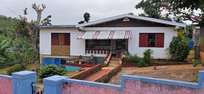 /international/jm/clarke-street-browns-town-st-ann-parish-310107791745/