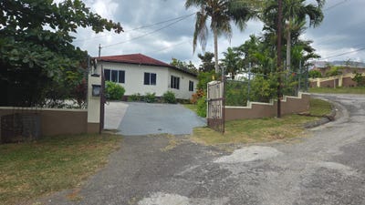 /international/jm/1a-charlton-avenue-mandeville-manchester-parish-310107364204/