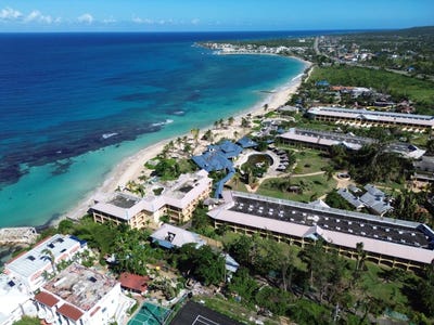 /international/jm/7-fdr-runaway-bay-runaway-bay-st-ann-parish-310108456869/