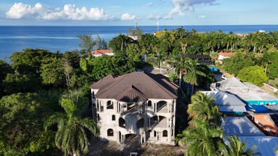 /international/jm/1-tower-hill-tower-isle-st-mary-parish-310106462109/
