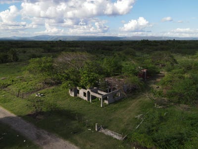 /international/jm/vernamfield-clarendon-lot-15-gimme-me-bit-clarendon-310106161969/