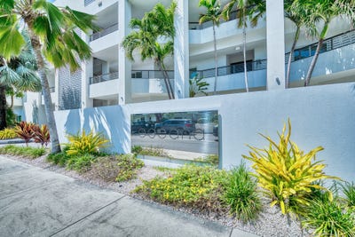 /international/ky/oceana-penthouse-redefining-oceanfront-luxury-na-george-town-centr-george-town-310106419144/