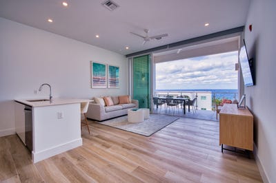 /international/ky/sunset-point-17-air-b-n-b-5-star-rated-top-performer-na-w-bay-north-west-west-bay-310107578799/