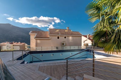 /international/me/kotor-kotor-310107534600/