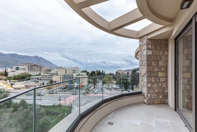 /international/me/becici-budva-310106407743/