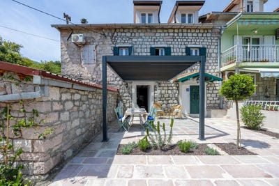 /international/me/uriin-do-avnik-municipality-310103404584/
