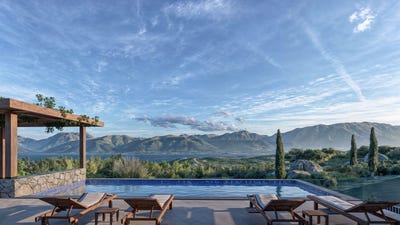 /international/me/tivat-tivat-310103771104/