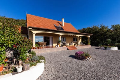 /international/me/family-home-with-panoramic-nature-views-kotor-310104834627/