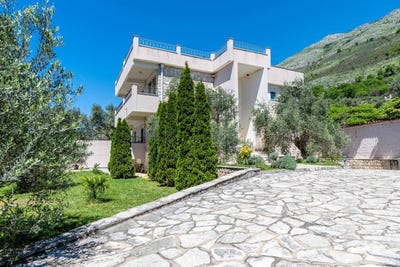 /international/me/budva-budva-310107534448/