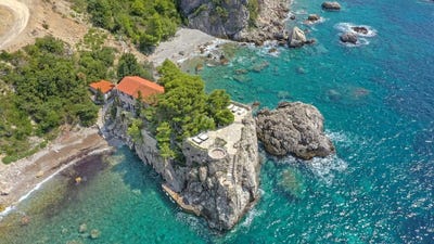 /international/me/budva-budva-310106158170/