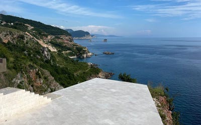 /international/me/skocidjevojka-budva-budva-310106745225/