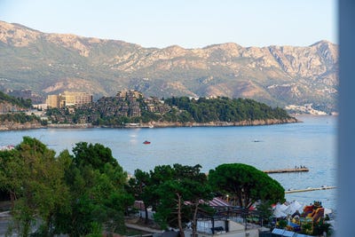 /international/me/budva-budva-310107534551/