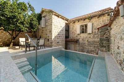 /international/me/perast-kotor-310103404578/