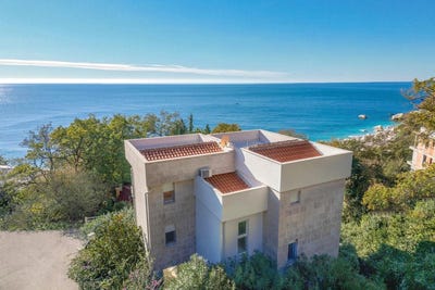 /international/me/budva-budva-310107534800/