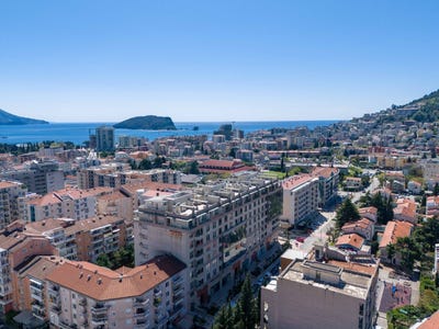 /international/me/budva-budva-310107534595/