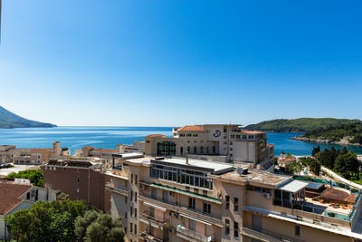 /international/me/becici-budva-310100790925/