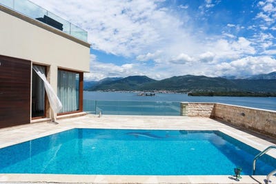 /international/me/modern-villa-located-on-the-first-line-of-radovici-tivat-310104834738/