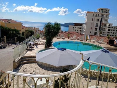/international/me/budva-budva-310098315275/
