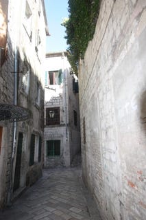 /international/me/kotor-kotor-310100790882/