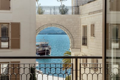 /international/me/tivat-tivat-310107534552/