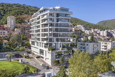/international/me/budva-budva-310107534193/