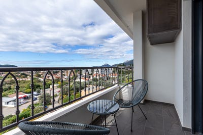 /international/me/bright-two-bedroom-apartment-in-bar-bar-bar-310106999460/