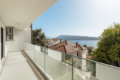 /international/me/kotor-kotor-310103768838/