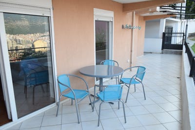 /international/me/spacious-3-bedroom-apartment-with-stunning-sea-views-budva-budva-310104834922/