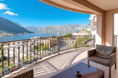 /international/me/kotor-kotor-310107534395/