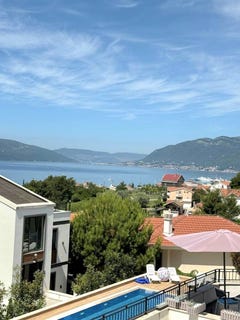 /international/me/tivat-tivat-310107972276/