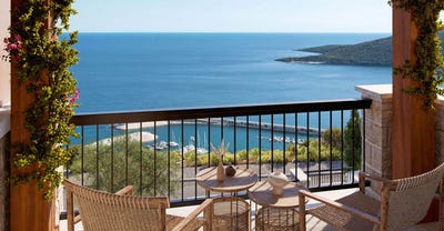 /international/me/lustica-lustica-herceg-novi-municipality-310106742432/