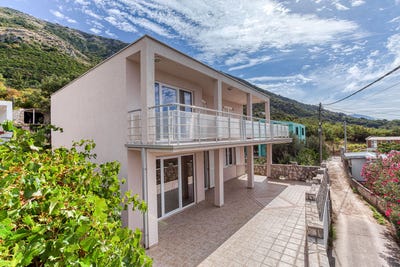 /international/me/a-house-in-sutomore-with-a-panoramic-sea-view-142-m2-sutomore-bar-310104833301/