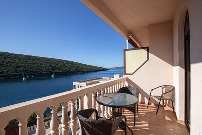 /international/me/cozy-seafront-apartment-in-bigovo-with-terrace-and-stunning-sea-view-bigovo-kotor-310104834592/