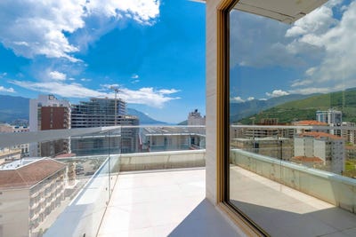 /international/me/budva-budva-310107534650/