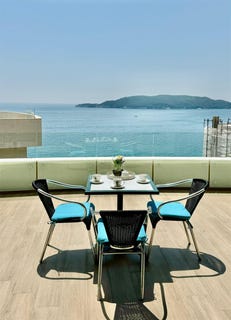 /international/me/becici-budva-310100887824/