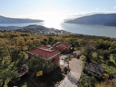 /international/me/urbanized-plot-for-the-construction-of-two-villas-in-trebesinj-herceg-novi-herceg-novi-310104833848/