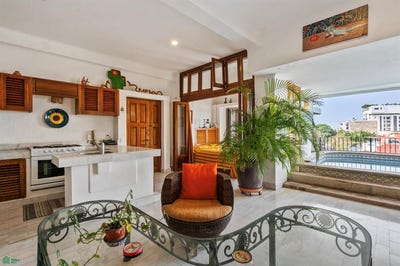 /international/mx/jacarandas-puerto-vallarta-jalisco-310107044295/