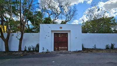 /international/mx/25a-250-chichi-suarez-yucatan-310108285090/