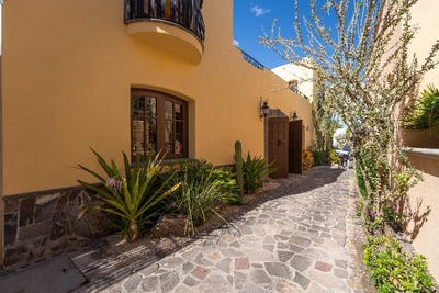 /international/mx/founders-loreto-baja-california-sur-310106413440/