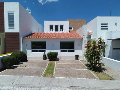 /international/mx/calle-lago-de-chapala-0-terrazas-de-san-pablo-santiago-de-queretaro-queretaro-76125-queretaro-310108309826/