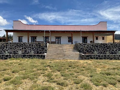 /international/mx/rancho-los-diablos-xalatlaco-mexico-city-310104459772/
