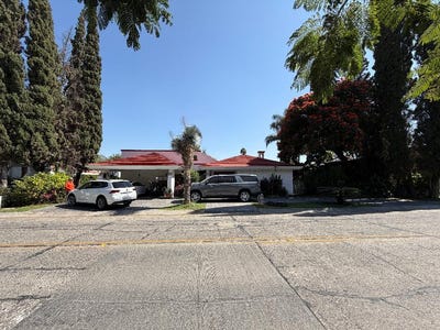 /international/mx/paseo-de-santa-anita-tlajomulco-de-ziga-jalisco-310104461882/