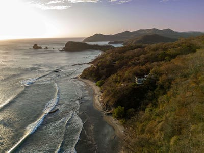 /international/ni/villa-pinolera-cliffside-oceanfront-living-in-playa-maderas-san-juan-del-sur-north-rivas-department-310106413389/
