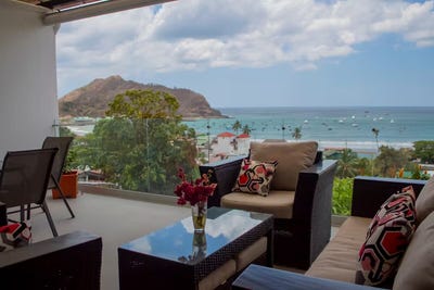 /international/ni/center-bay-condo-2-2br-condo-with-garage-bay-views-walk-to-beach-location-san-juan-del-sur-center-rivas-department-310107737195/